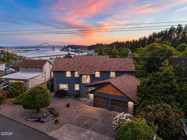226 SE Harney St, Newport, OR 97365