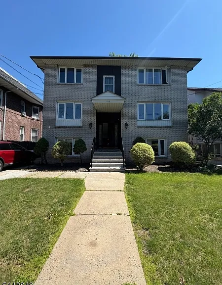 516 Jersey Ave — Photo 1