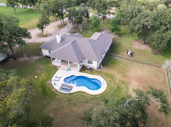 1672 Watterson Rd, Red Rock, TX 78662