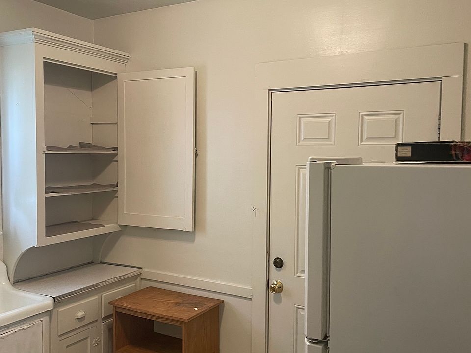 1st image of 901 N Main St