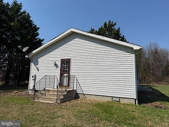 3rd image of 261 Andrews Lake Rd