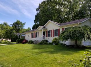 18 Cranberry Dr, Cream Ridge, NJ 08514