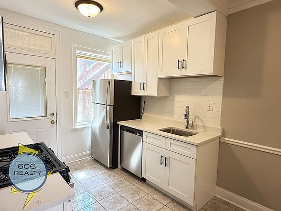 5th image of 4917 W Berteau Ave #2