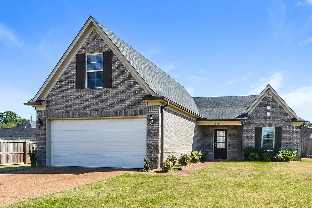 4 bed, 2.0 bath, 1622 sqft, $2,080 — Photo 1