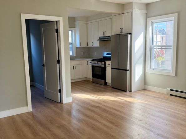 735 Broadway St #2R