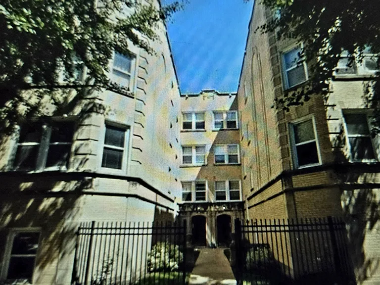 2318 W Rosemont Ave #2 — Photo 1