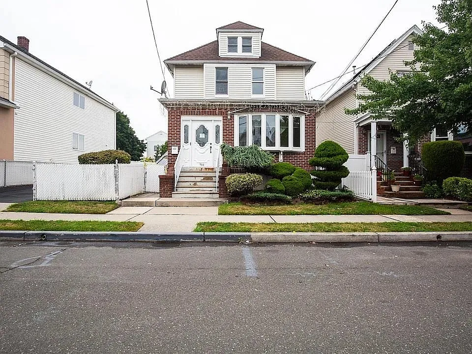 2 bed, 1.0 bath, $2,600 — Photo 2