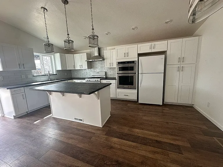 617 Renee Ct — Photo 4
