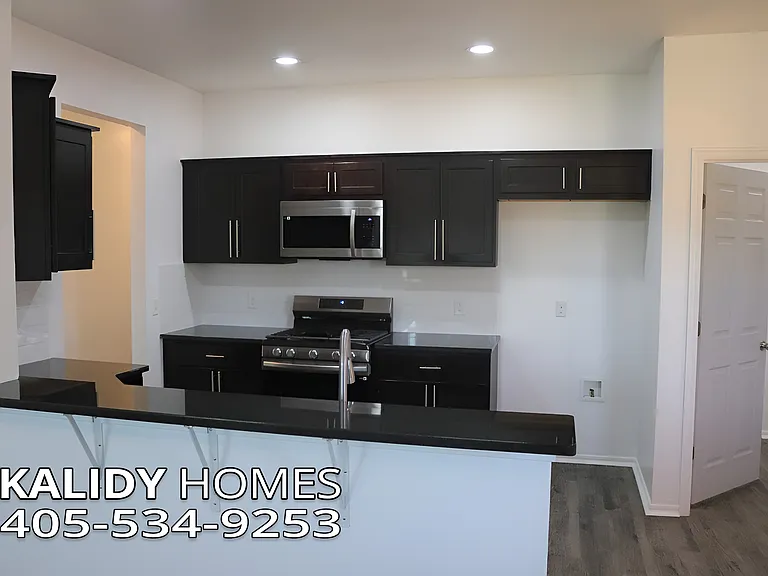1720 Castle St — Photo 6