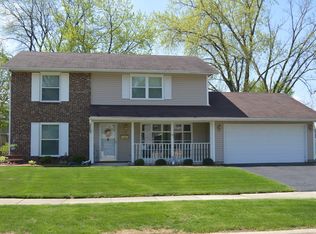 633 Newport St N, Roselle, IL 60172