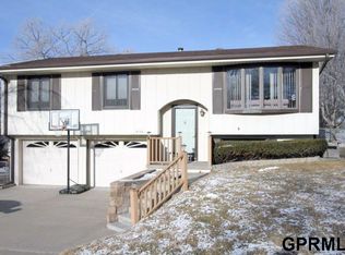 2716 Victoria Ave, Bellevue, NE 68005