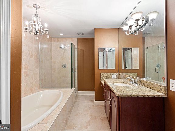 4th image of 6 Melissa Ln