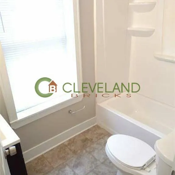 1475 W 112th St #1 — Photo 5