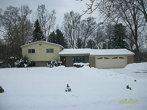 3111 Walnut Lake Rd photo 1