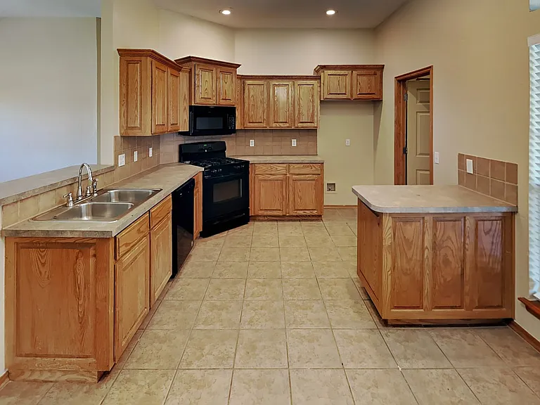 16409 Stoneview Dr — Photo 6