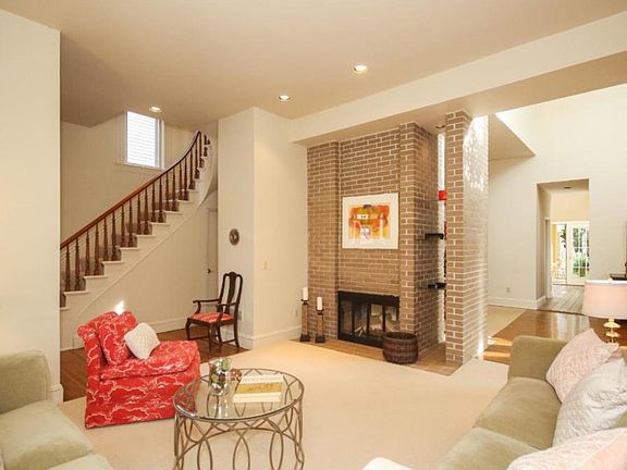 2nd image of 162 Nina St