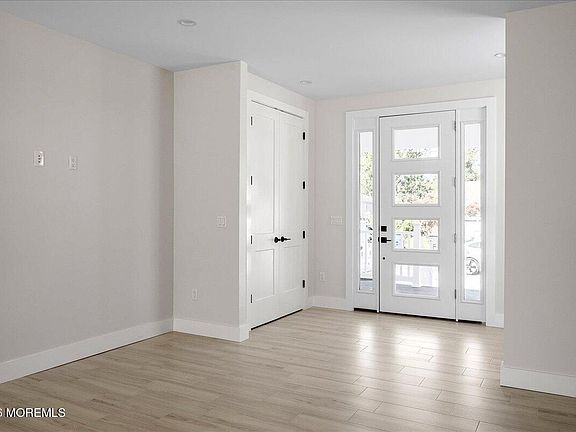 5th image of 555 Lillie Road