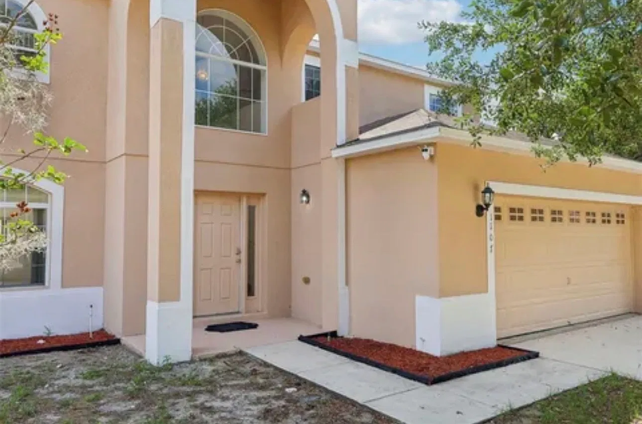 4 bed, 2806 sqft, $2,800 — Photo 2