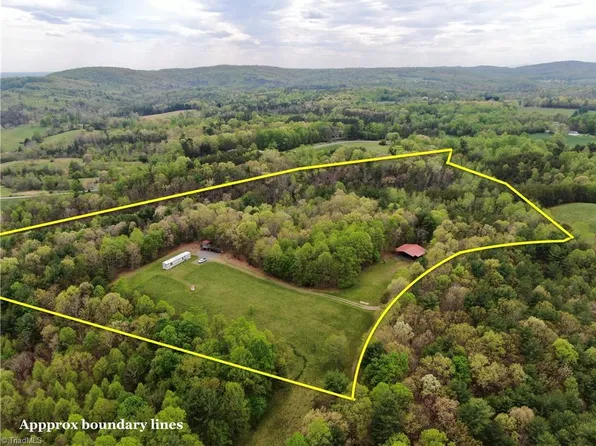 228 Red Maple Ln, Augusta, WV 26704