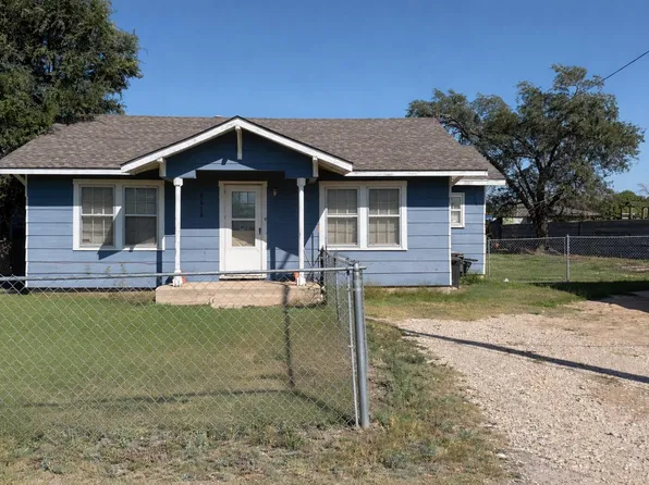 2410 Fisher St, Plainview, TX 79072