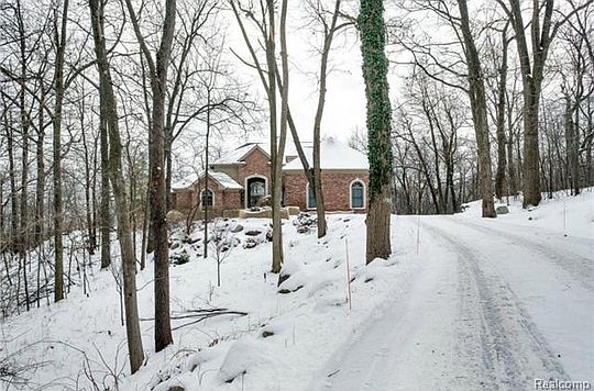 1st image of 5086 Hilltop Estates Dr