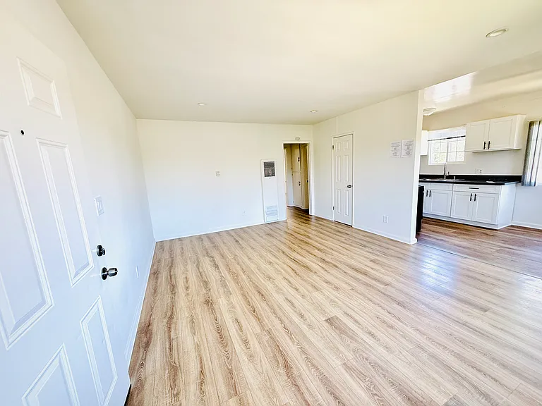 7045 Whitsett Ave #3 — Photo 3