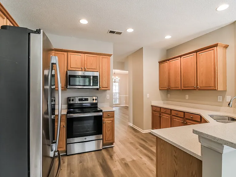 7601 Hilltop Way — Photo 7