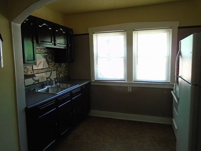100 N 33rd St #4 — Photo 8