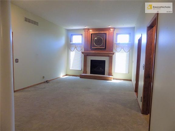 3rd image of 3217 S Victoria Dr