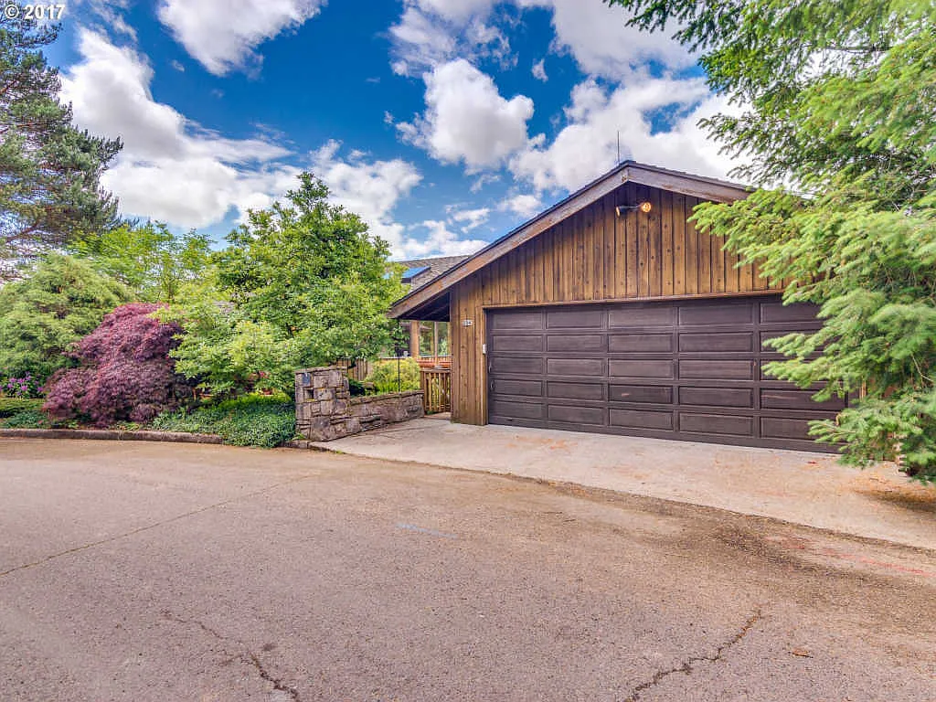 234 NW Seblar Dr photo 1