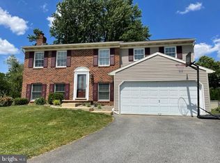 5779 Pine St, East Petersburg, PA 17520