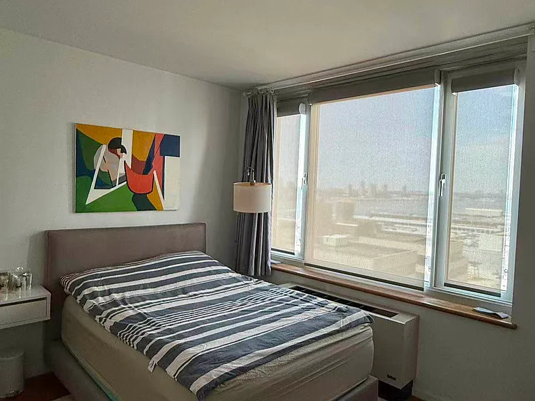 635 W 42nd St #18D — Photo 6