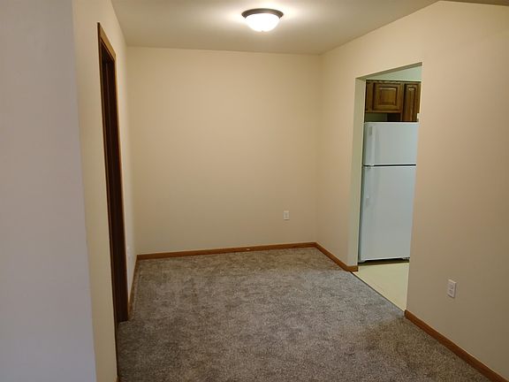 5th image of 302 Railroad St