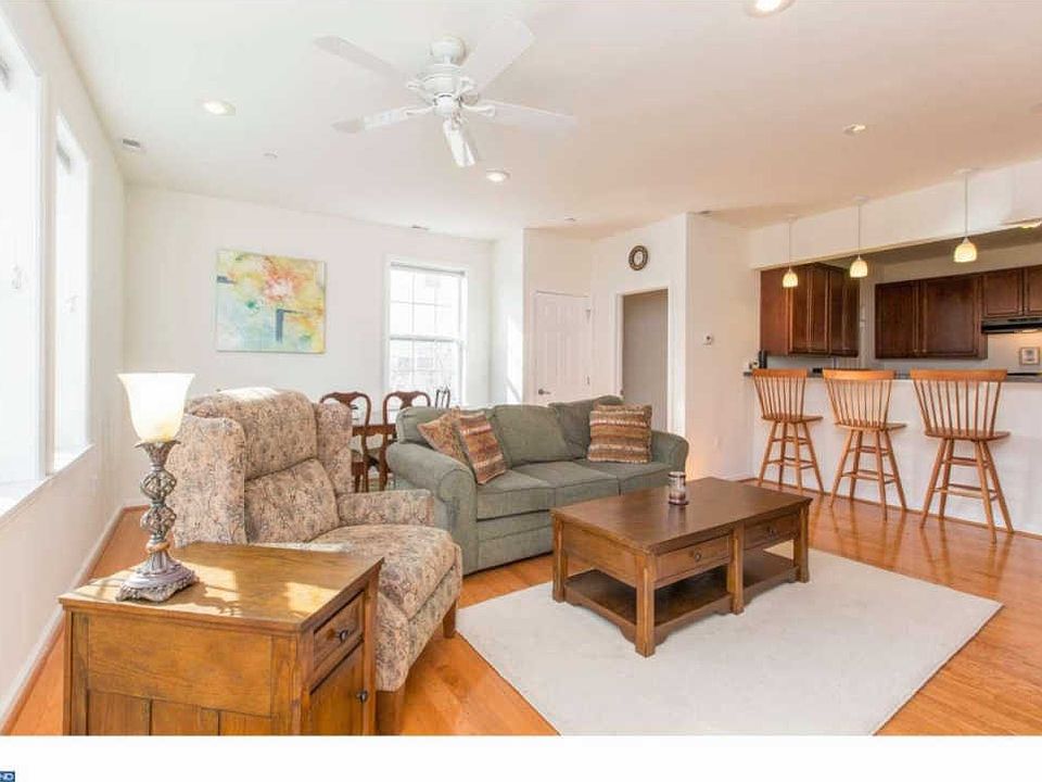 1st image of 4423 Driftwood Dr #102