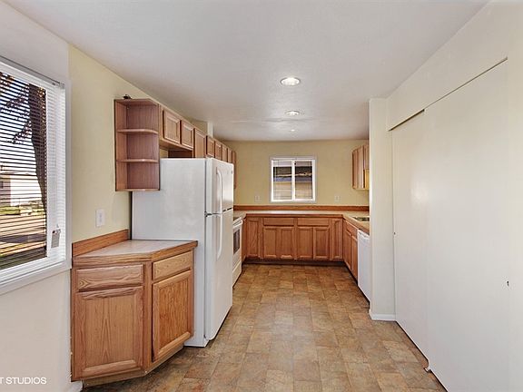 3rd image of 9014 10th St NE