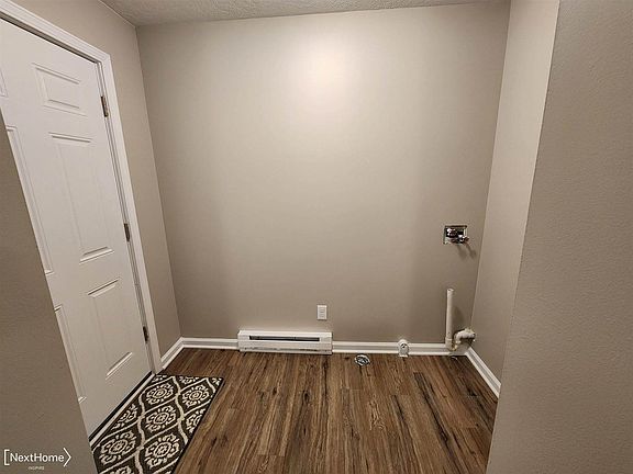 5th image of 208 Widdis Dr