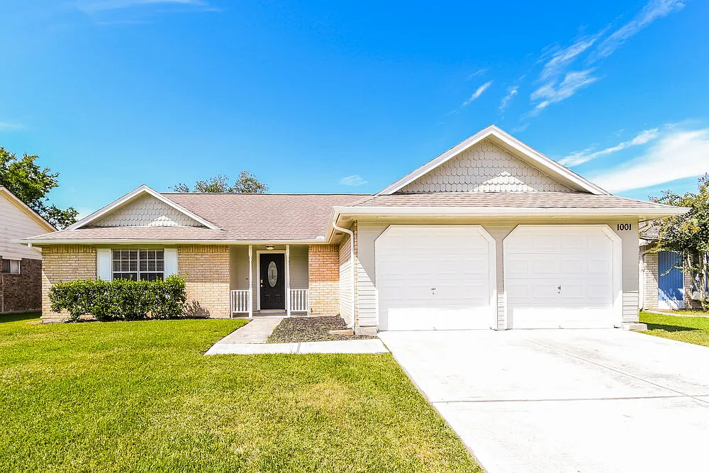 3 bed, 2.0 bath, 1492 sqft, $2,080 — Photo 1