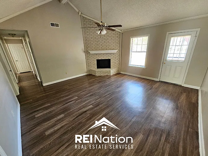 3 bed, 2.0 bath, 1134 sqft, $1,395 — Photo 2