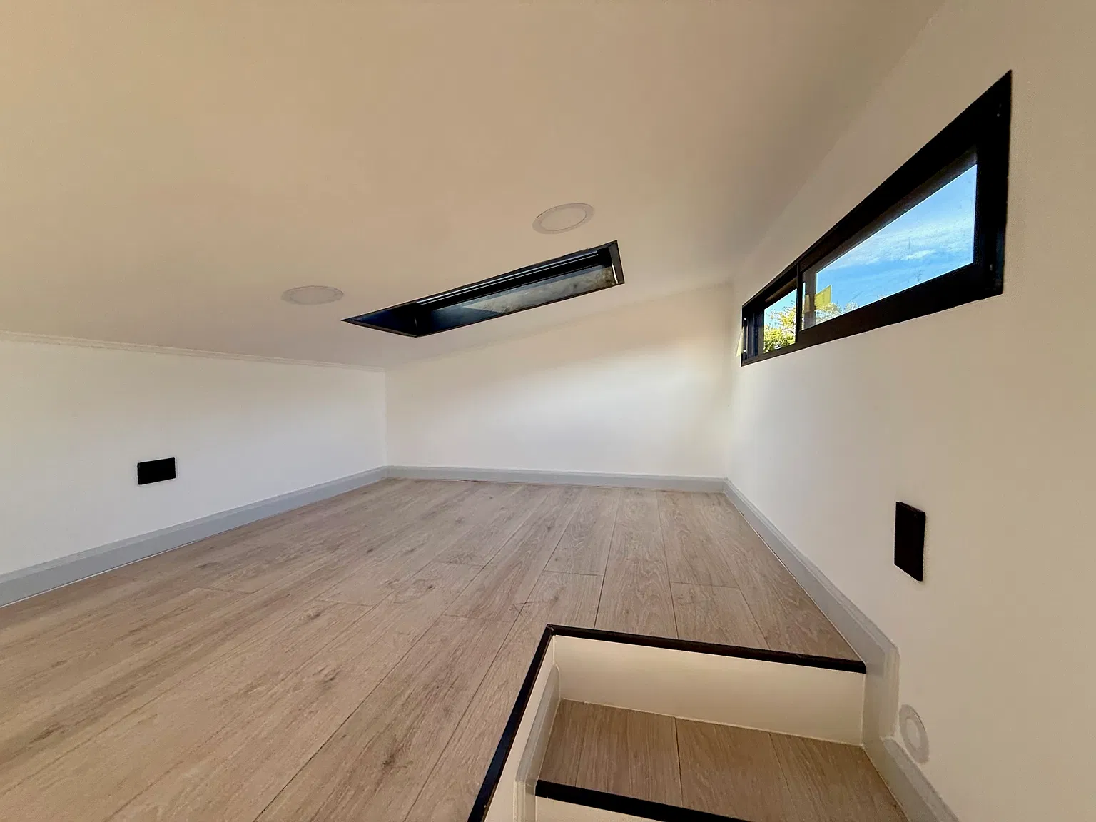 1 bed, 300 sqft, $1,090 — Photo 4