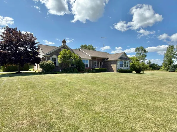 4705 Hall Dr, Avoca, MI 48006