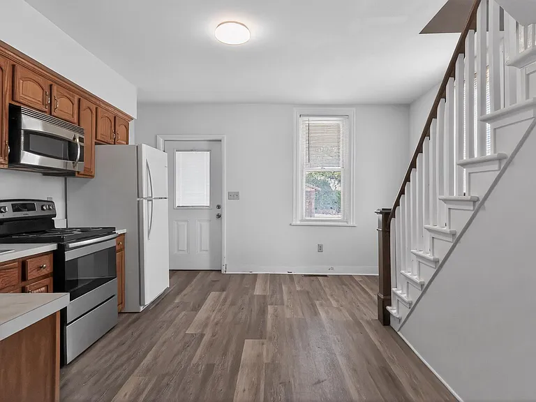 334 S Railroad St — Photo 6