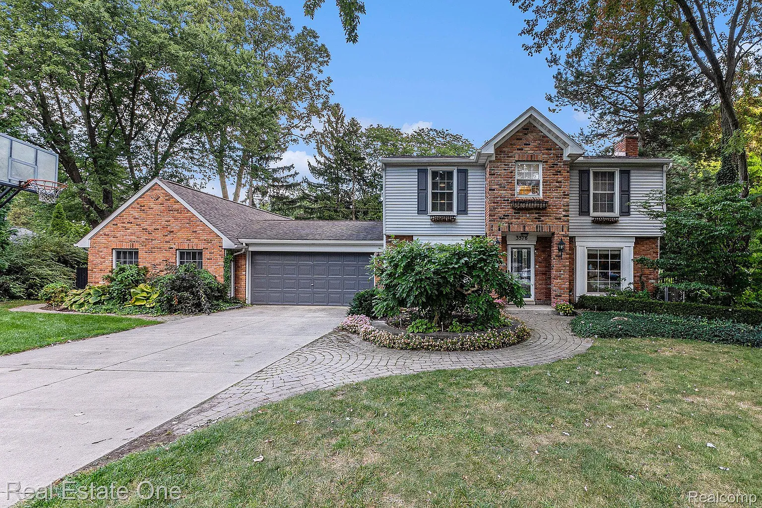 3576 Beach Rd photo 1