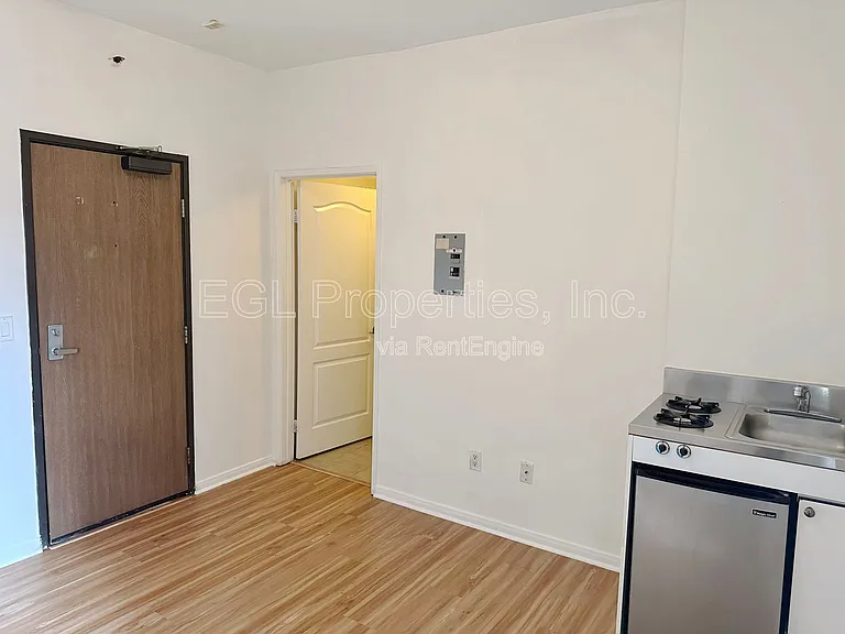 445 Western — Photo 9