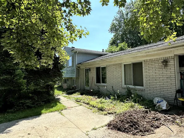 48399 Menter Dr, Chesterfield, MI 48047