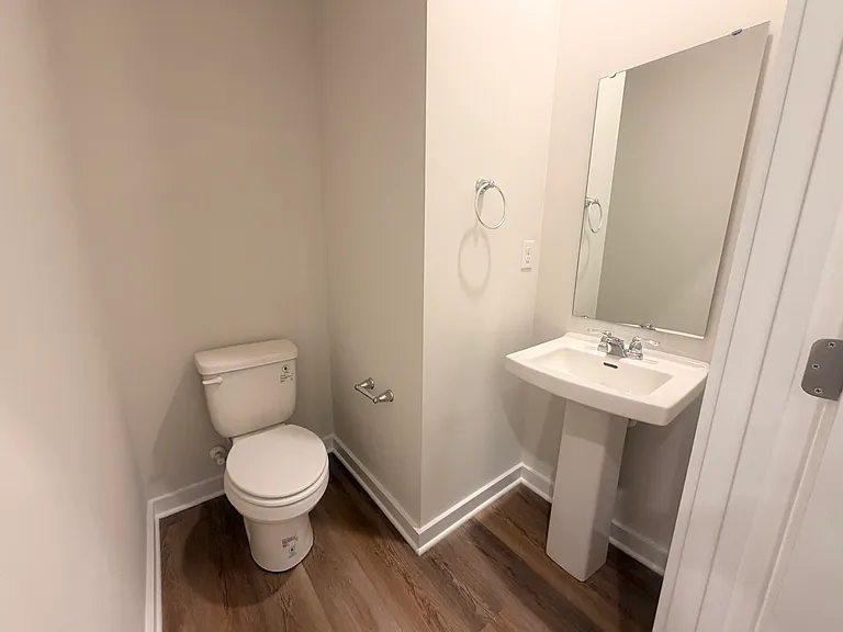 143 Scotland Ln — Photo 9