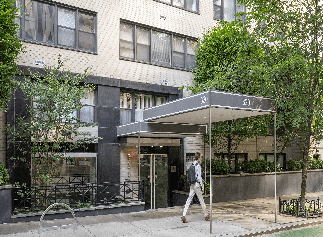 320 East 52nd Street — Photo 1
