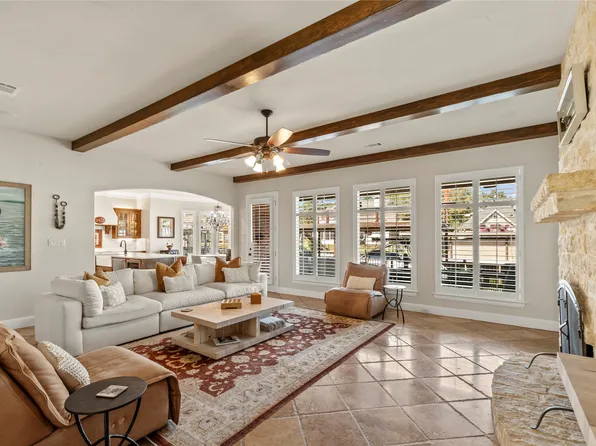 111 Saint Annes Dr, Mabank, TX 75156