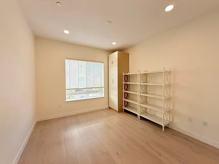 1300 Rivington — Photo 13