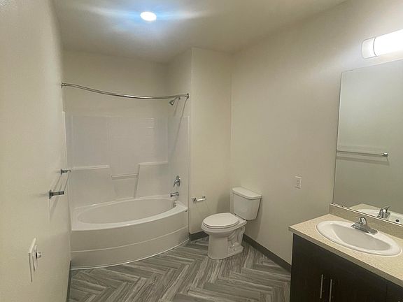 5th image of 736 8th Ave NE Unit 203