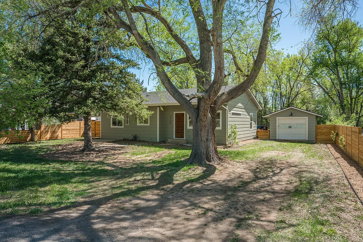 Building Photo - 2110 N Overland Trl